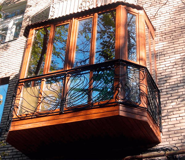 Дерев’яні вікна на балкон